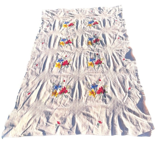 Vtg Beige Handmade Cross Stich Blue Yellow Red Flowers Linen Table Cloth 54x94” - Picture 5 of 12